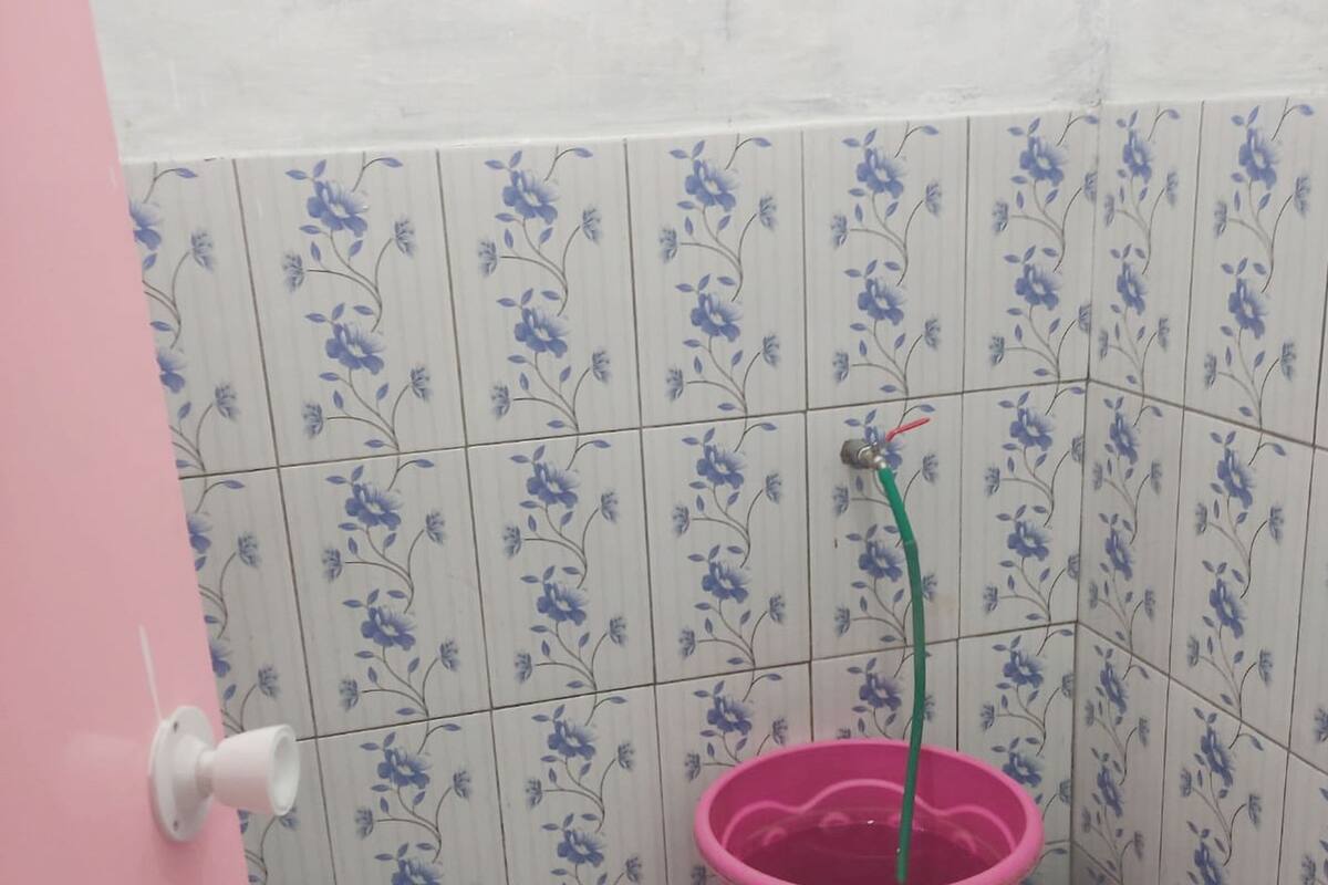 economy double room | bathroom | shower