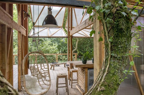 6 Person Cabin, Surrounded by Nature in Tintagel