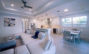 Smart TV, stereo - Relaxing Naples Park Escape w/ Pool, Spa & 5 BR (Naples)