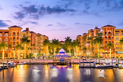 Relaxing Naples Park Escape w/ Pool, Spa, 5 Bedrooms/3 Bathrooms