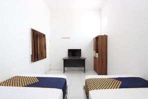 Economy Twin Room | Free WiFi, bed sheets - SPOT ON 93049 Iqfood Stonen Kostel (Semarang)