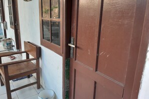 Lobby - SPOT ON 93049 Iqfood Stonen Kostel (Semarang)