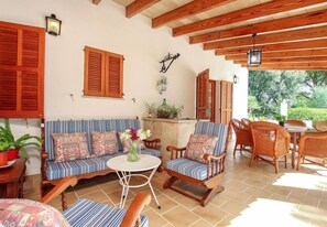 Outdoor dining - Villa Font Campo, Beautiful villa with heated swimming pool (Pollença)