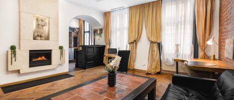 Appartement Exclusif | Coin séjour | Télévision à écran plat de 50 pouces avec chaînes par câble