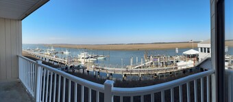 The Kerryman - OVERLOOKS BAY CREEK MARINA! New master BR mattress March 2025