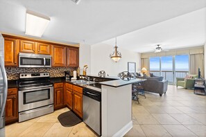 Fridge, microwave, oven, stovetop - Calypso 1708 West @ Pier Park! Free Activities Each Day, + More (Panama City Beach)