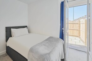 2 Schlafzimmer, Schreibtisch, Bügeleisen/Bügelbrett, kostenloses WLAN