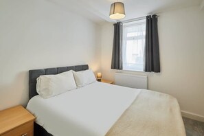 2 Schlafzimmer, Schreibtisch, Bügeleisen/Bügelbrett, kostenloses WLAN