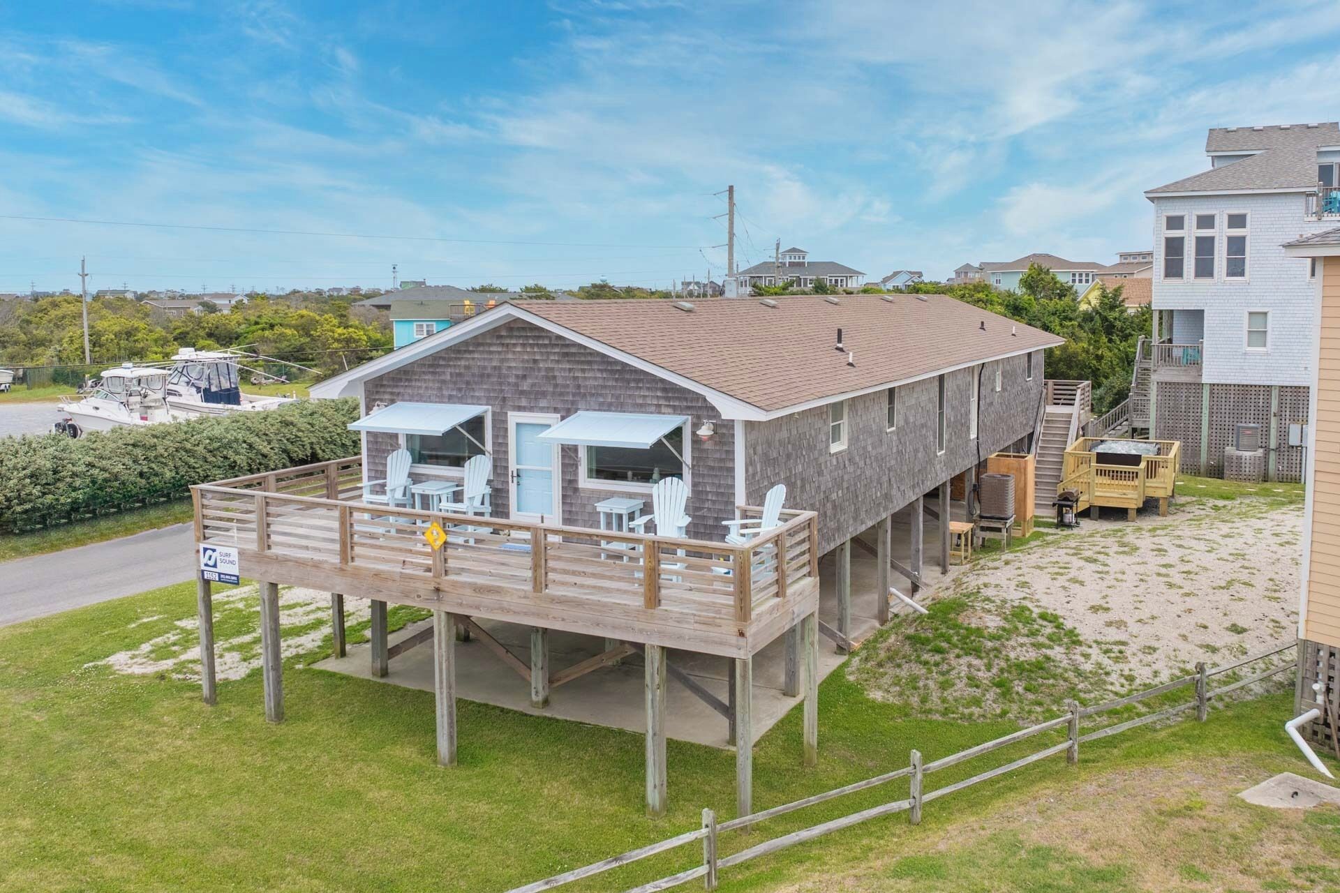 Oceanside - Dog Friendly, Hot Tub, Community Access to the Beach