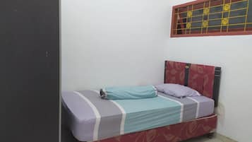 Standard Double Room | Laptop workspace, free WiFi, bed sheets
