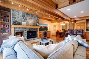 TV, fireplace