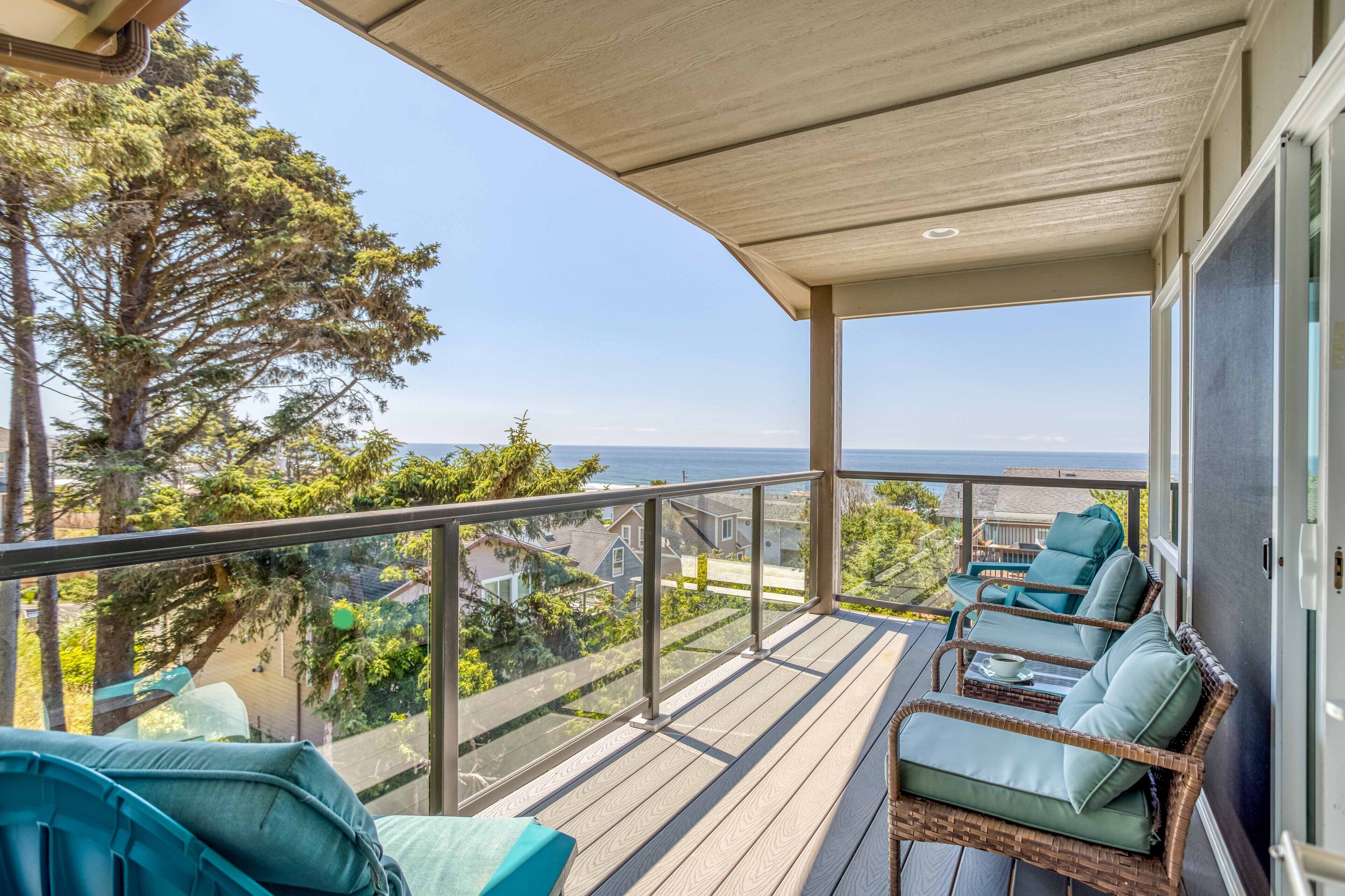 Fantastic New Roads End Home, Ocean View, King Suite, Bonus Room, Wet Bar!