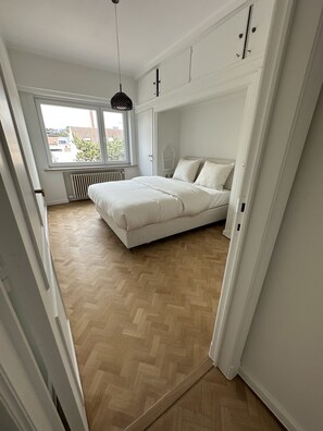 3 bedrooms, iron/ironing board, travel crib, free WiFi