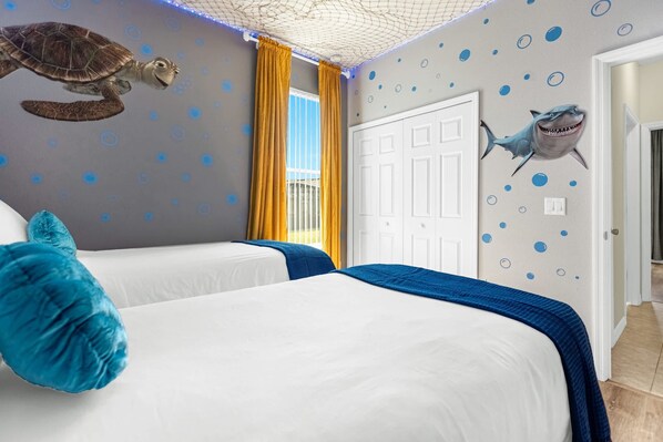 4 bedrooms, iron/ironing board, WiFi, bed sheets