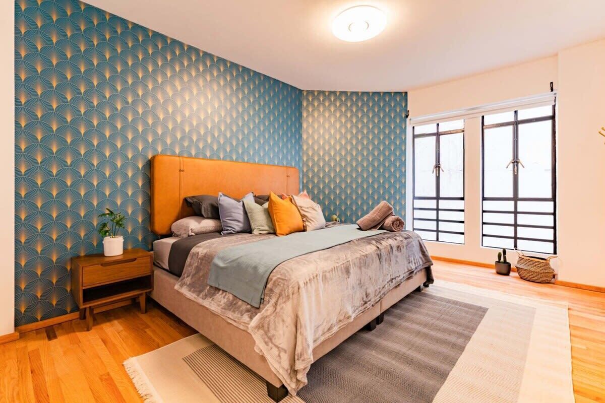 3 bedrooms, desk, iron/ironing board, travel crib