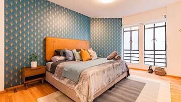 3 bedrooms, desk, iron/ironing board, travel crib