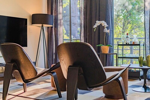 Quiet Condo in La Roma w/ Balcony & Free Parking