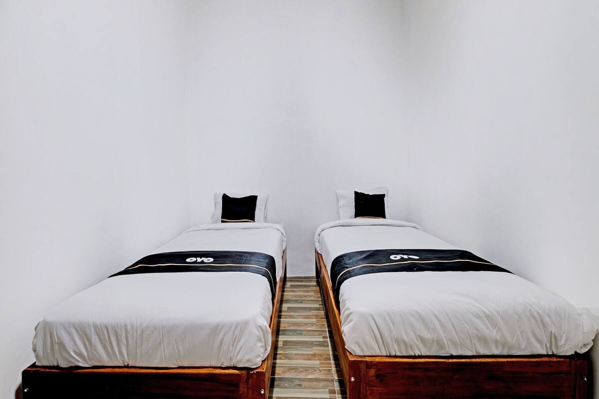 Desk, laptop workspace, free WiFi, bed sheets