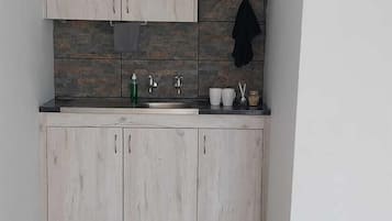 Classic Studio Suite, 1 Double Bed, Non Smoking, Mountain View | Private kitchen | Cookware/dishes/utensils, cleaning supplies, kitchen islands