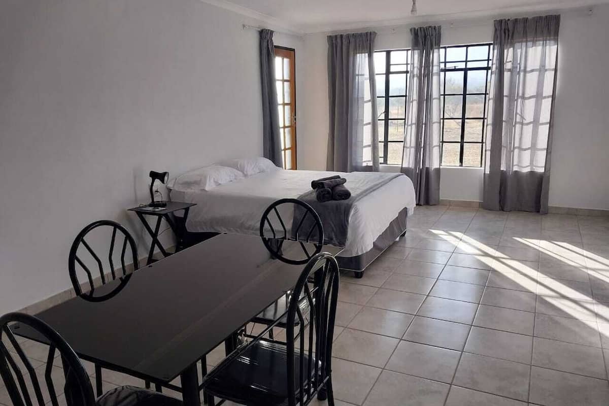 Classic Studio Suite, 1 Double Bed, Non Smoking, Mountain View | Hypo-allergenic bedding