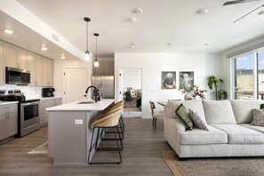 Apartment, 2 Schlafzimmer | Wohnbereich | Smart-TV, Streaming-Dienste