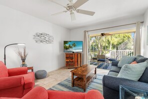 Condo, 1 Bedroom | Living area