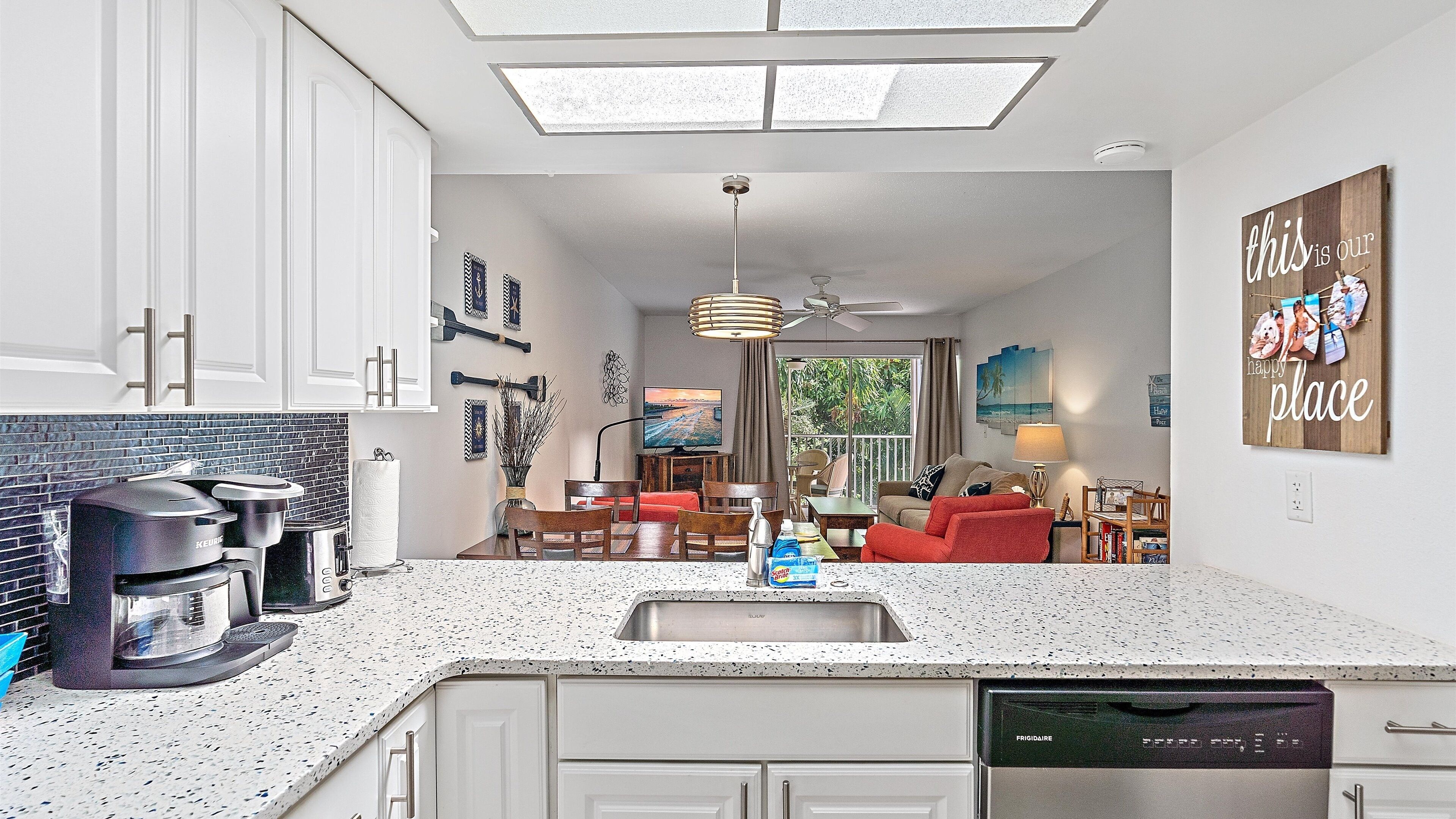 Condo, 1 Bedroom | Private kitchen | Fridge, oven, coffee/tea maker, toaster