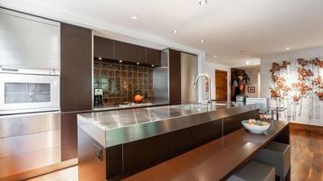 Condo, 2 Bedrooms | Private kitchen | Fridge, oven, coffee/tea maker, toaster