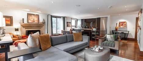 Condo, 2 Bedrooms | Living area