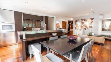 Condo, 2 Bedrooms | Dining