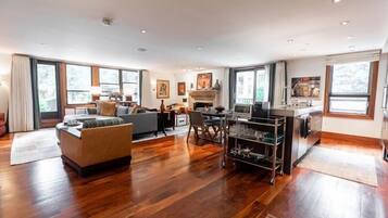 Condo, 2 Bedrooms | Interior
