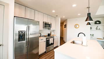 Leilighet, 2 soverom | Eget kjøkken | Kjøleskap, ovn, kaffetrakter/tekoker og vannkoker