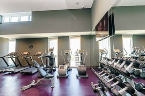 Fitness facility - 2br Uptown Furnished Apartment Near Truist Fields 2 Bedroom Apts by RedAwning (Charlotte)