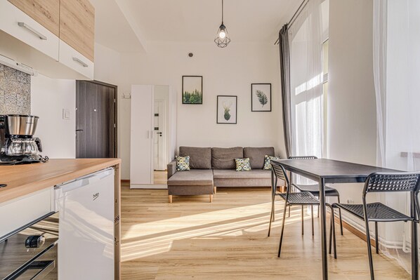 Comfort Studio | Iron/ironing board, free WiFi, bed sheets - RentPlanet - Apartamenty Żeromskiego (Wroclaw)