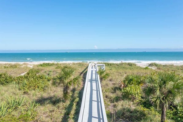 Beach nearby - Oceanfront Complex | Heated Pool | Luxury Finishes (Cocoa Beach)