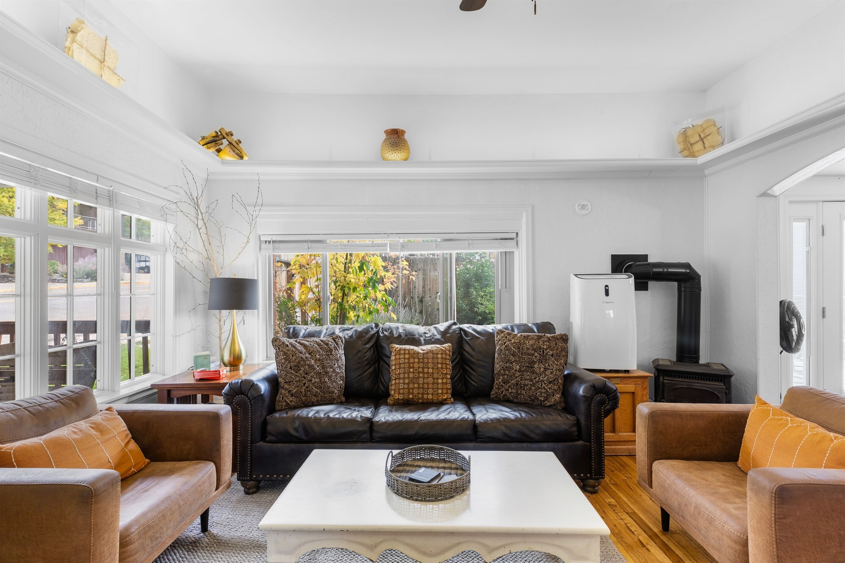 Smart TV y chimenea 