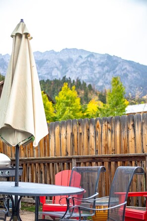 Outdoor dining - Main Level Haven | Steps from the Hot springs | Sleeps 9 (Ouray)