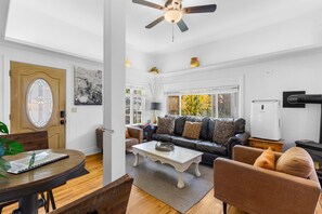 Smart TV, fireplace