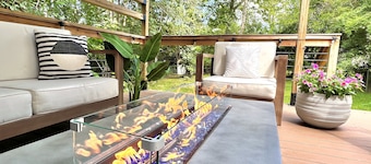 Modern Artsy 4bd/2ba Central w/ 1PM CHECK IN! 5beds/Sleeps 10