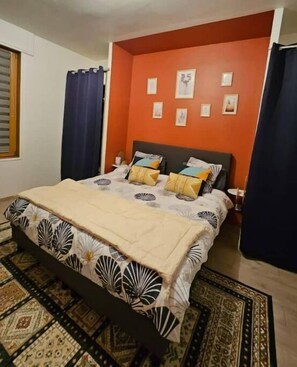 2 bedrooms, desk, iron/ironing board, travel cot