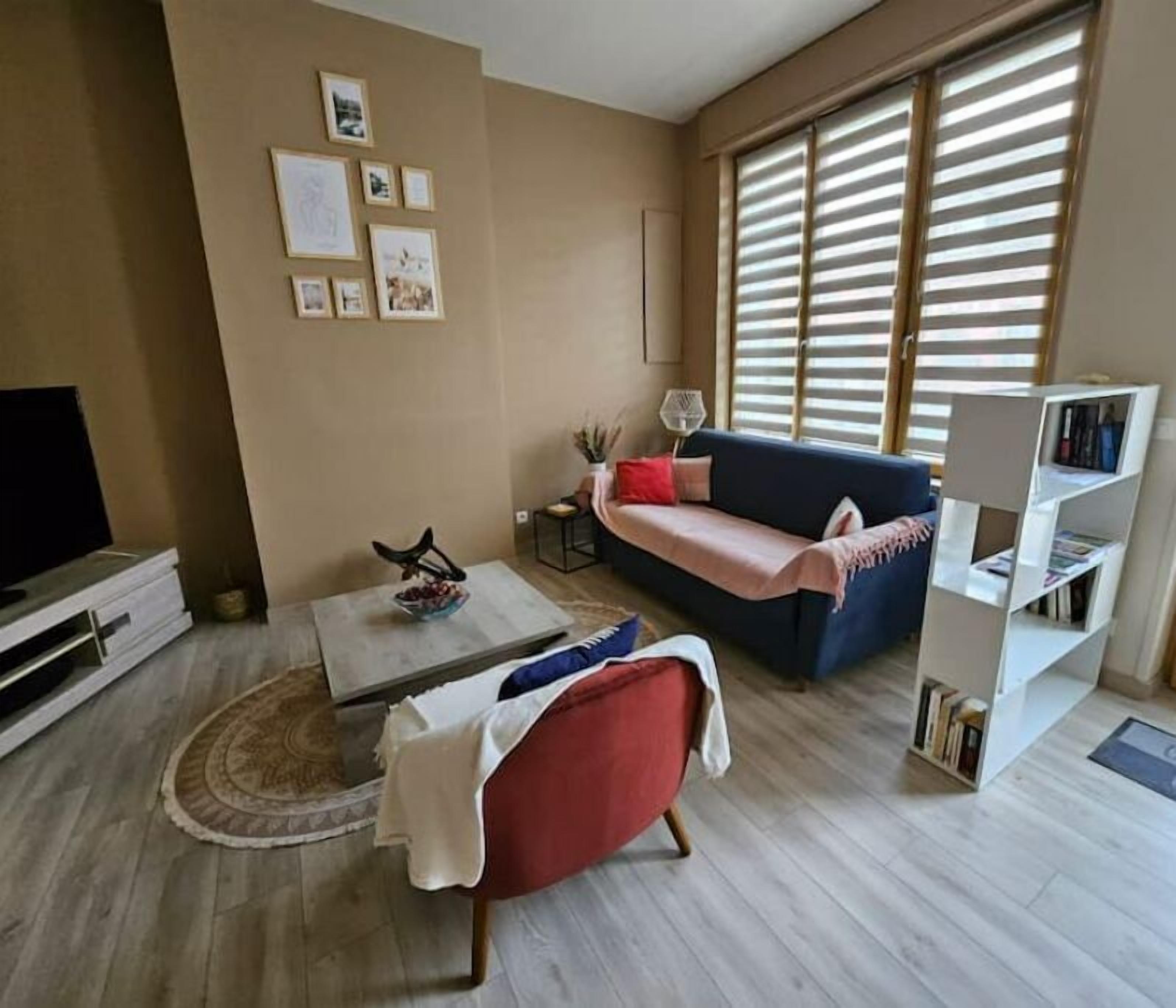 Télévision à écran plat, lecteur de DVD