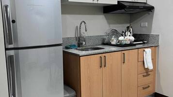 Fridge, microwave, stovetop, electric kettle