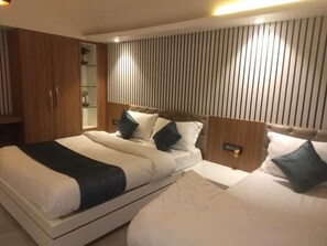 5 عدّة غرف نوم وواي فاي وملاءات أسرّة