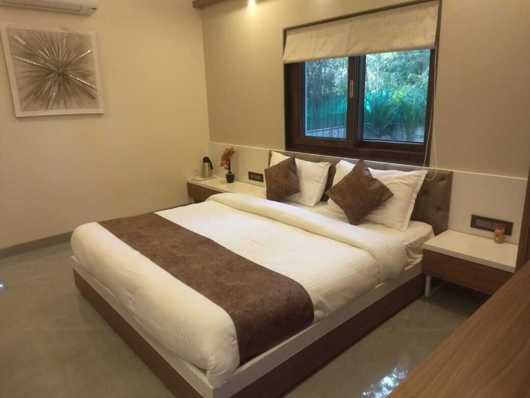 5 bedrooms, WiFi, bed sheets