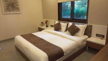 5 bedrooms, WiFi, bed sheets