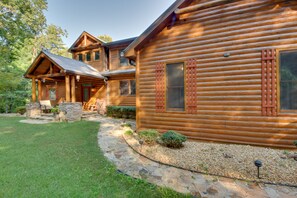 Exterior - Expansive Mtn-View Ellijay Cabin: Private Hot Tub (Ellijay)
