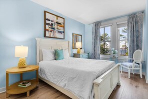 3 slaapkamers, een strijkplank/strijkijzer, gratis wifi, beddengoed