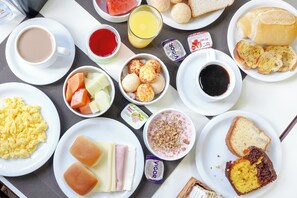 Sudah termasuk sarapan prasmanan setiap hari