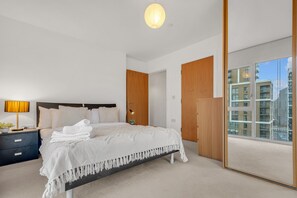 Deluxe-Apartment | 2 Schlafzimmer, hochwertige Bettwaren, Babybetten, Zustellbetten