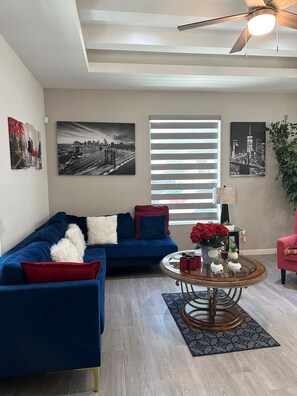 Living area - Beautiful 2bd/2bath centrally located cozy home.  (Pharr)